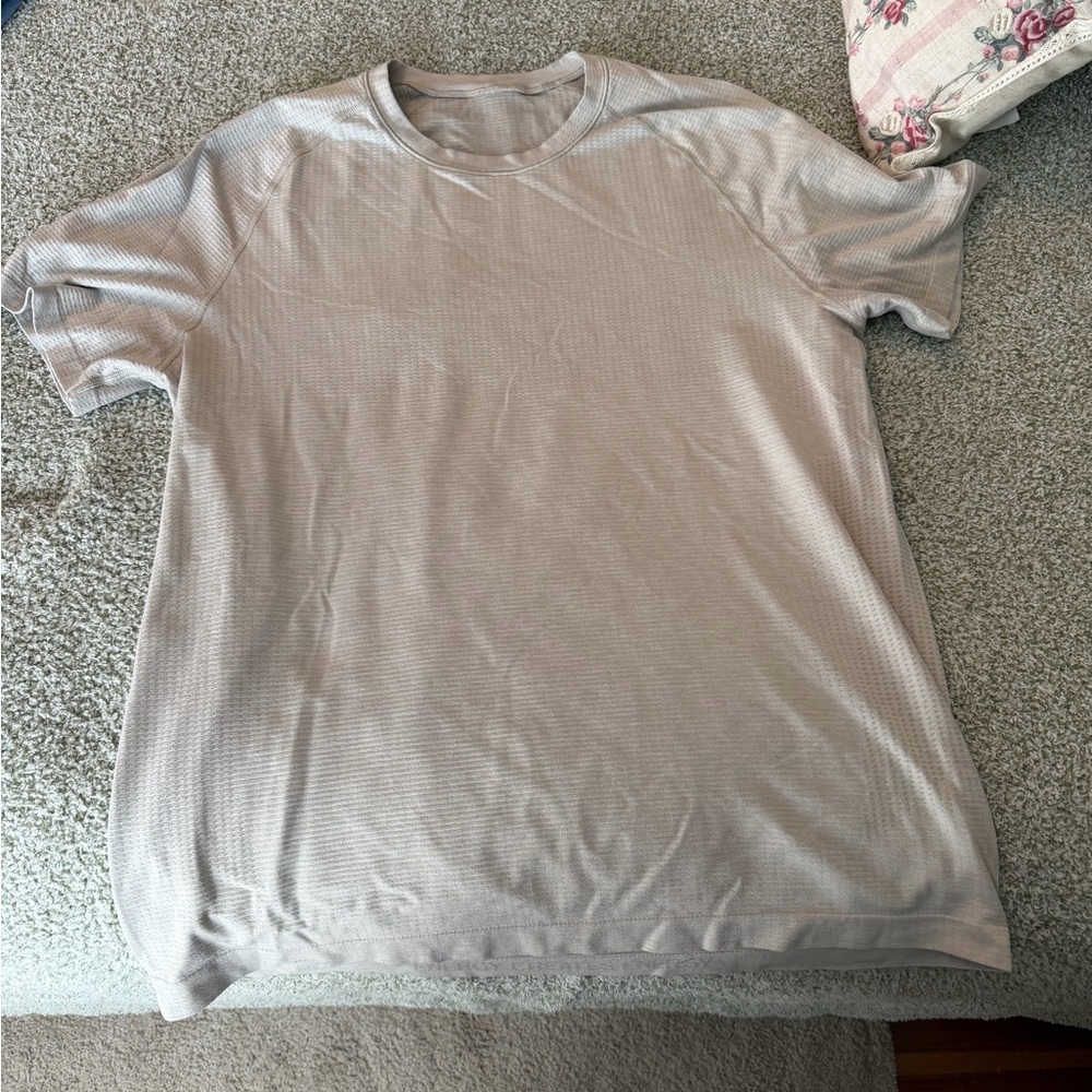 lululemon athletica Light Gray Short Sleeve Tee
